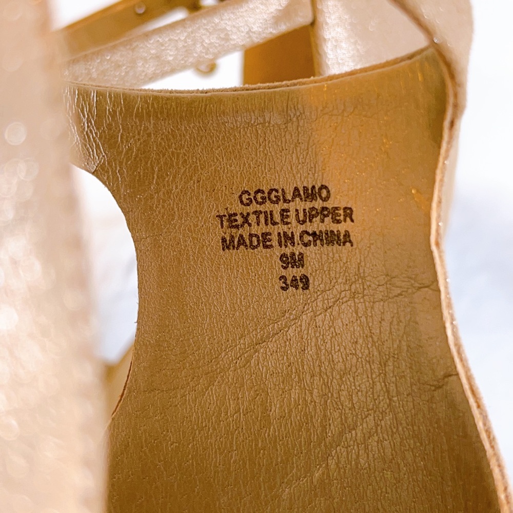 9M G By Guess Glamo peep toe heel. Gold fabric. Platform heels. used o… - Picture 6 of 11